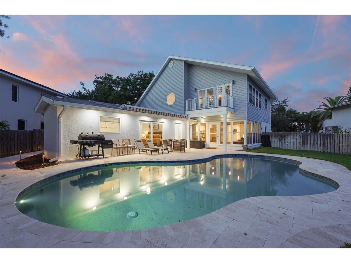 430 Island Circle Sarasota FL 34242 A4660296 image2