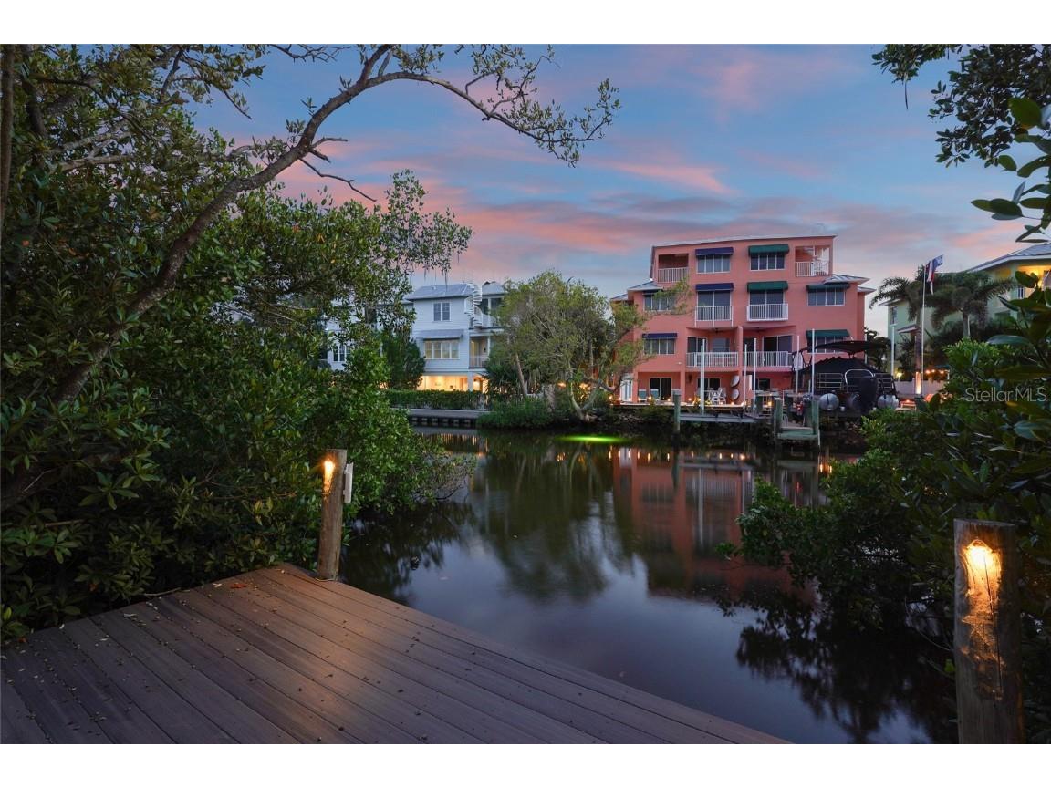 430 Island Circle Sarasota FL 34242 A4660296 image3