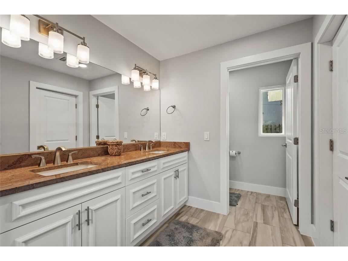 430 Island Circle Sarasota FL 34242 A4660296 image30