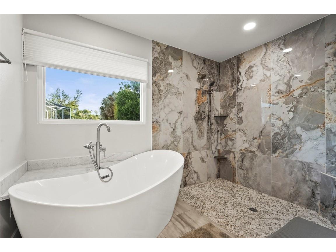 430 Island Circle Sarasota FL 34242 A4660296 image31