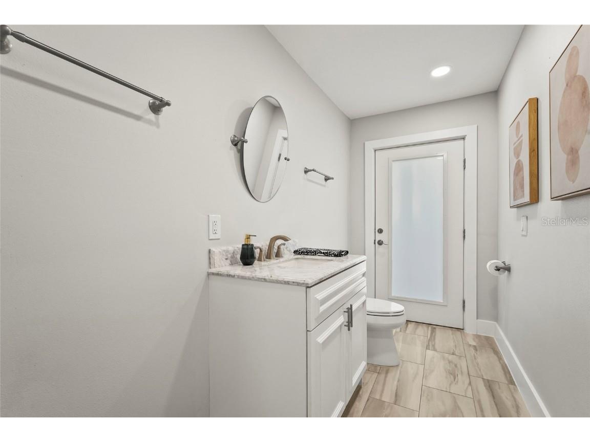 430 Island Circle Sarasota FL 34242 A4660296 image36