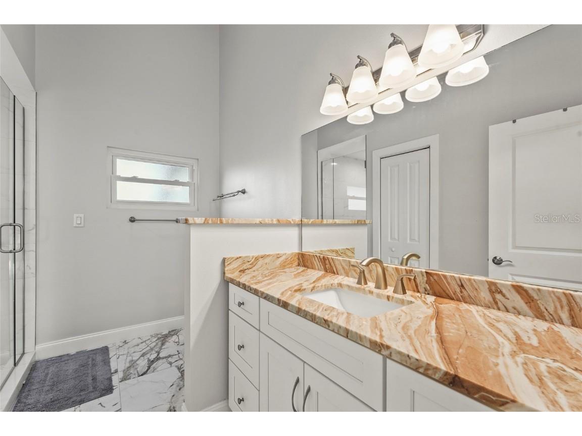 430 Island Circle Sarasota FL 34242 A4660296 image46