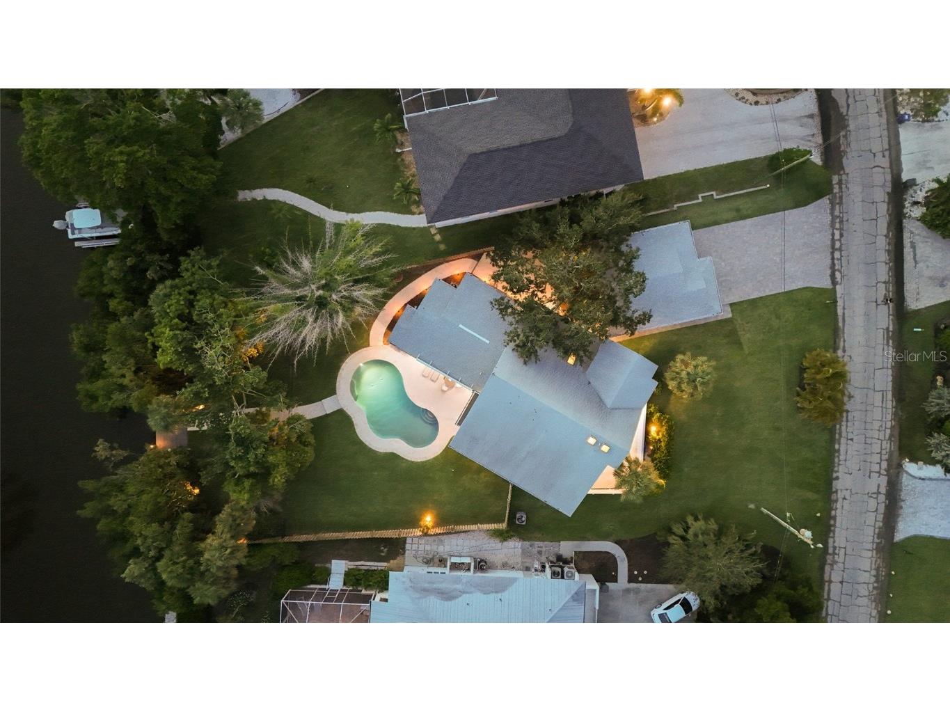 430 Island Circle Sarasota FL 34242 A4660296 image8