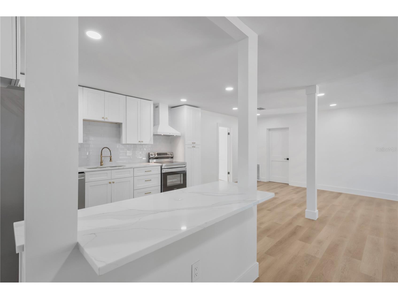 4300 28th Avenue N Saint Petersburg FL 33713 TB8457660 image9