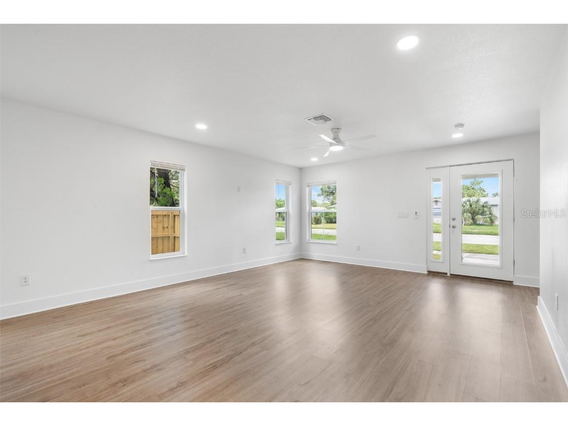 4300 5th Avenue S Saint Petersburg FL 33711 TB8405607 image4