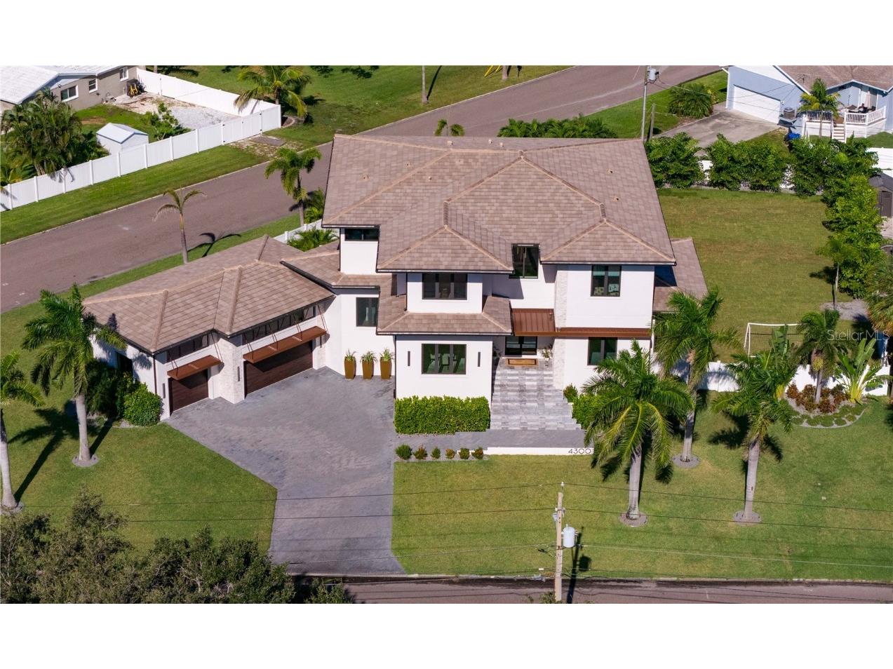 4300 Bayshore Boulevard NE Saint Petersburg FL 33703 TB8436678 image1