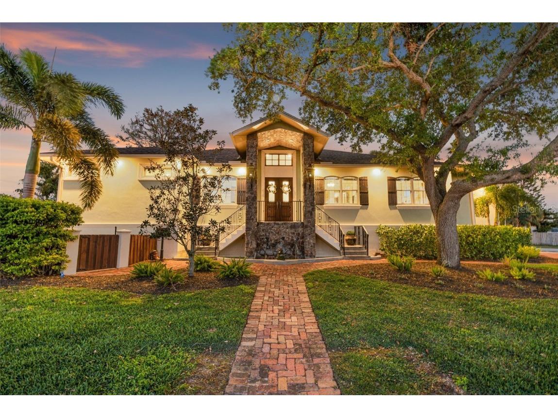 4301 Carson Street NE Saint Petersburg FL 33703 TB8361347 image1