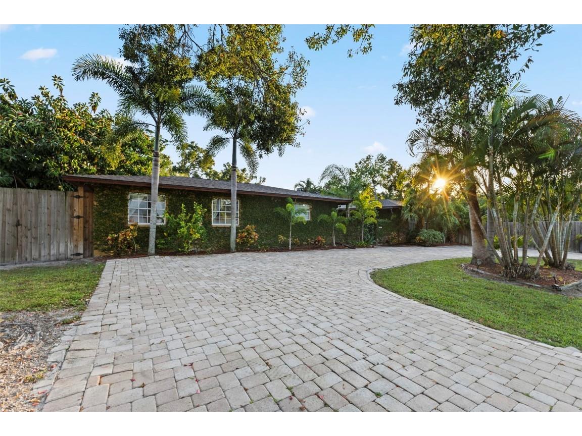 4301 S Lockwood Ridge Road Sarasota FL 34231 A4672535 image1