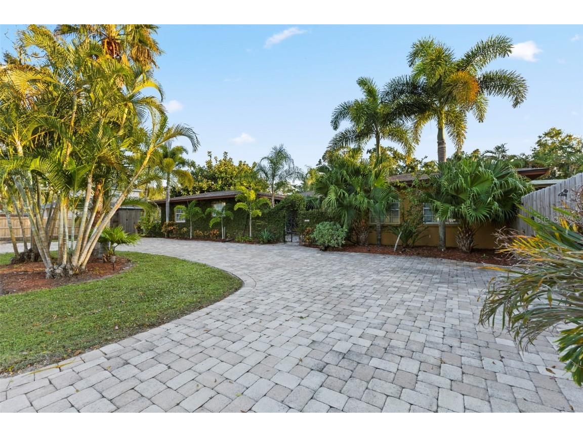 4301 S Lockwood Ridge Road Sarasota FL 34231 A4672535 image2