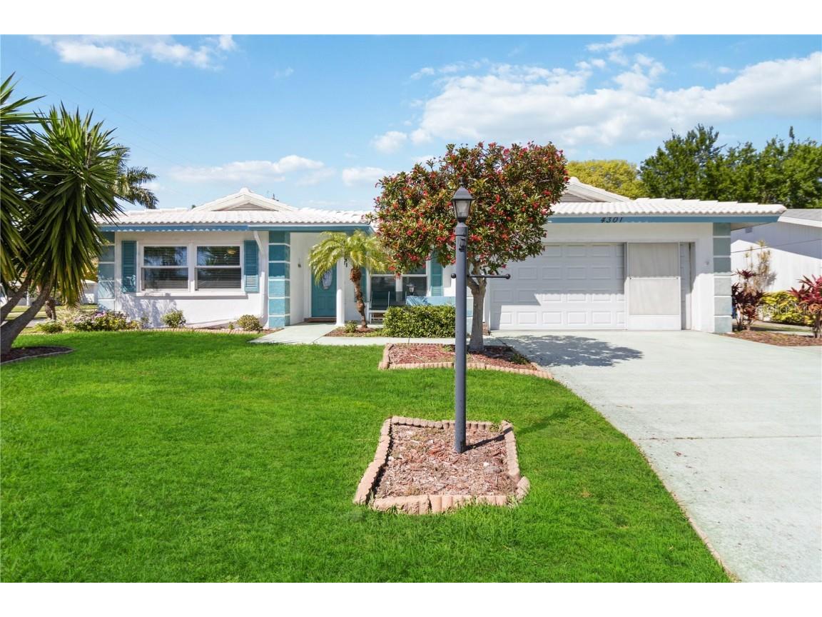 4301 Teakwood Circle Bradenton FL 34208 A4631959 image1