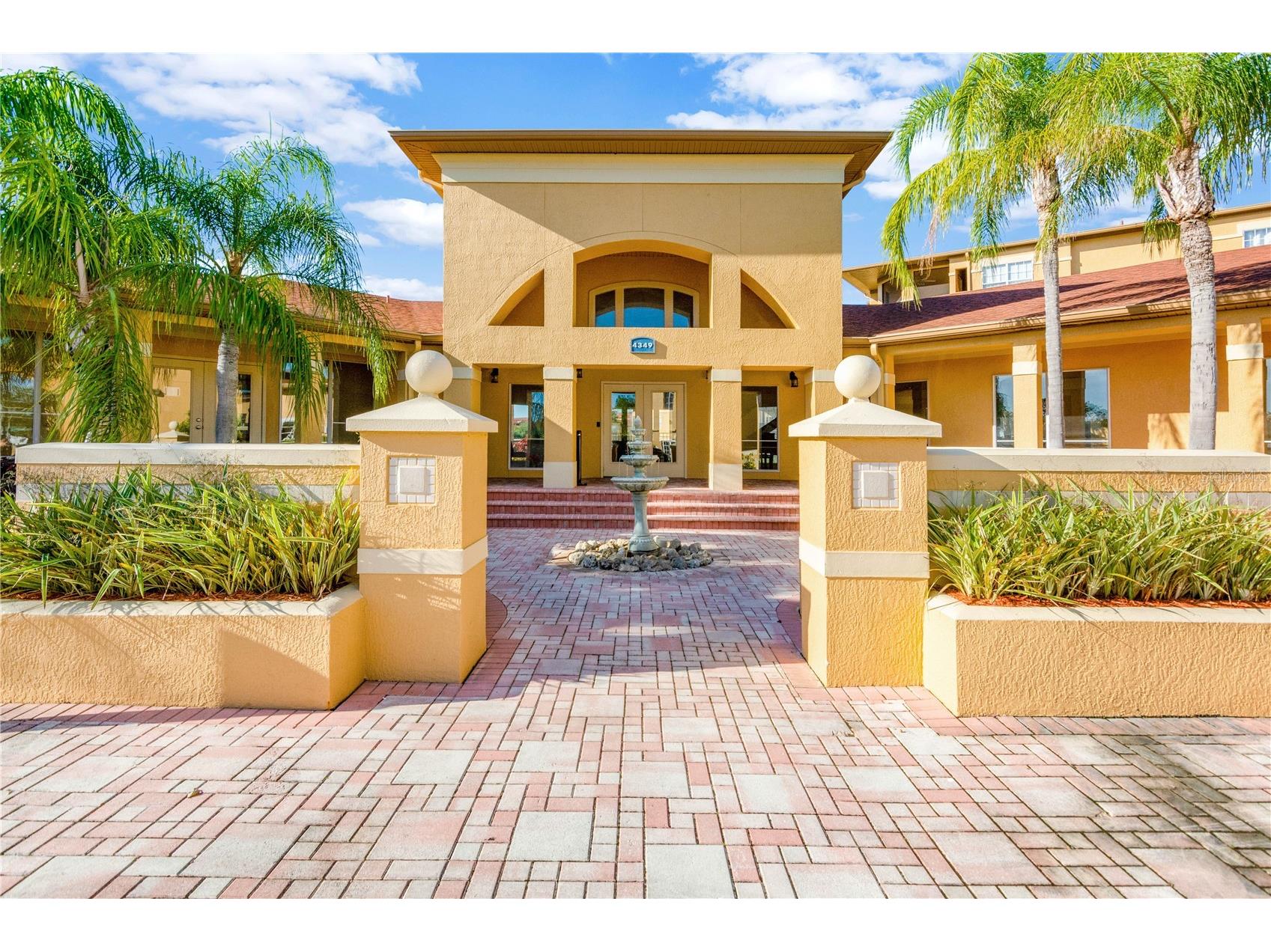 4304 Bayside Village Drive #201 Tampa FL 33615 TB8490148 image1