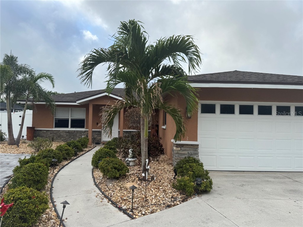 4304 E Drake Boulevard Bradenton FL 34203 A4646782 image1