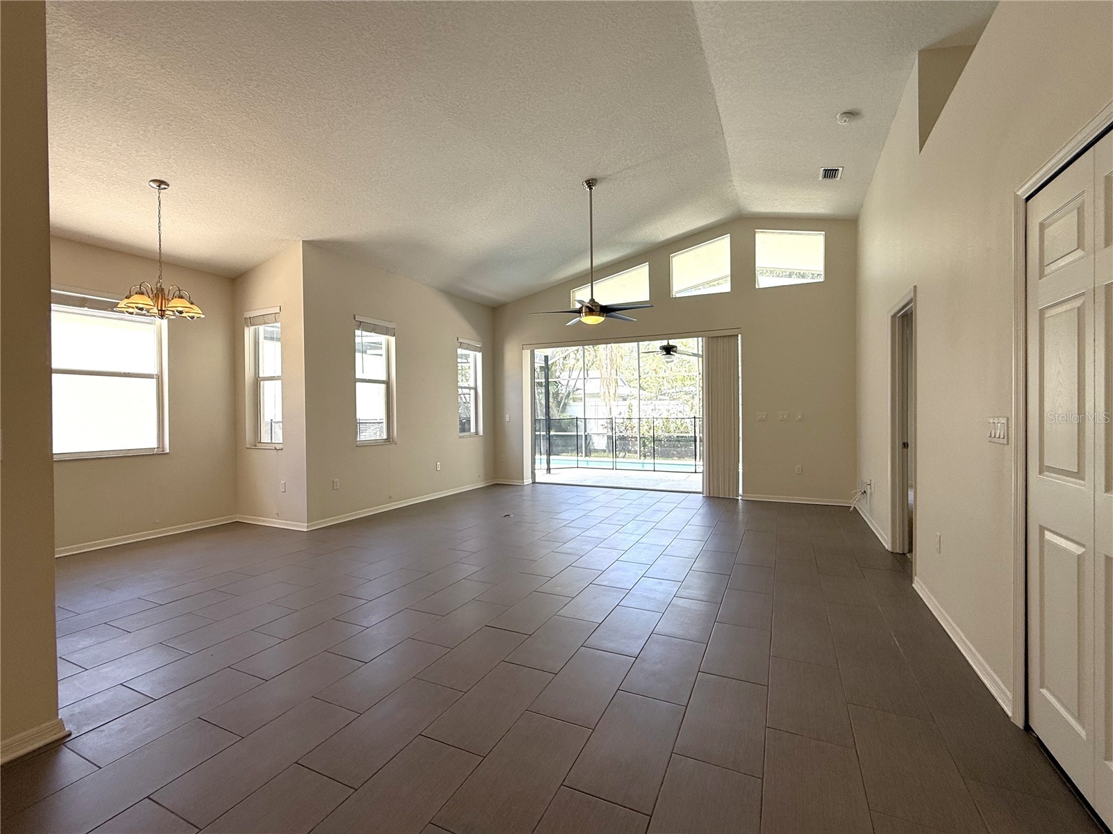 4304 Marcott Circle Sarasota FL 34233 C7528015 image8