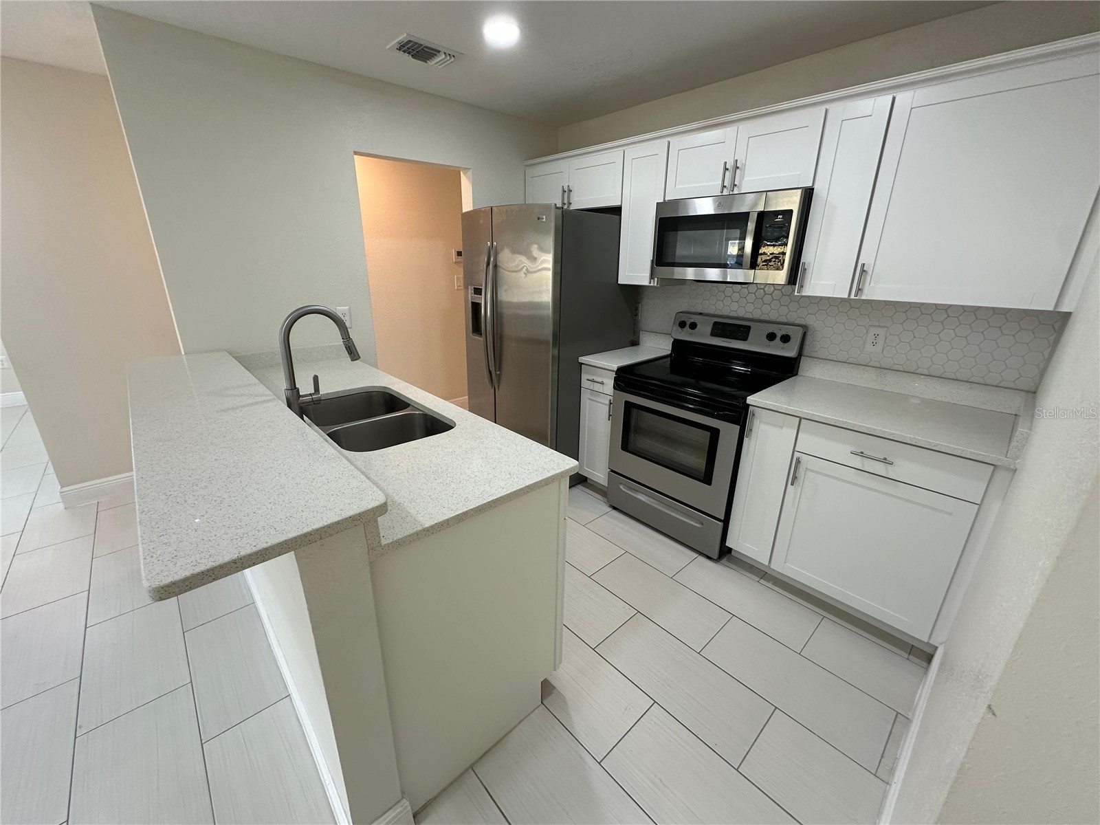 4305 E Henry Avenue Tampa FL 33610 TB8481692 image10