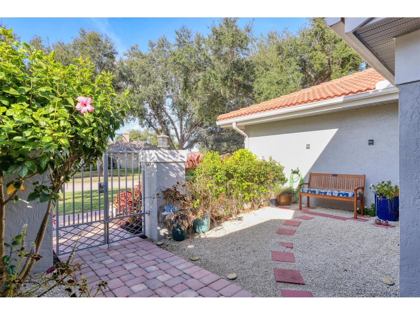 4305 Highland Oaks Circle Sarasota FL 34235 A4676006 image2