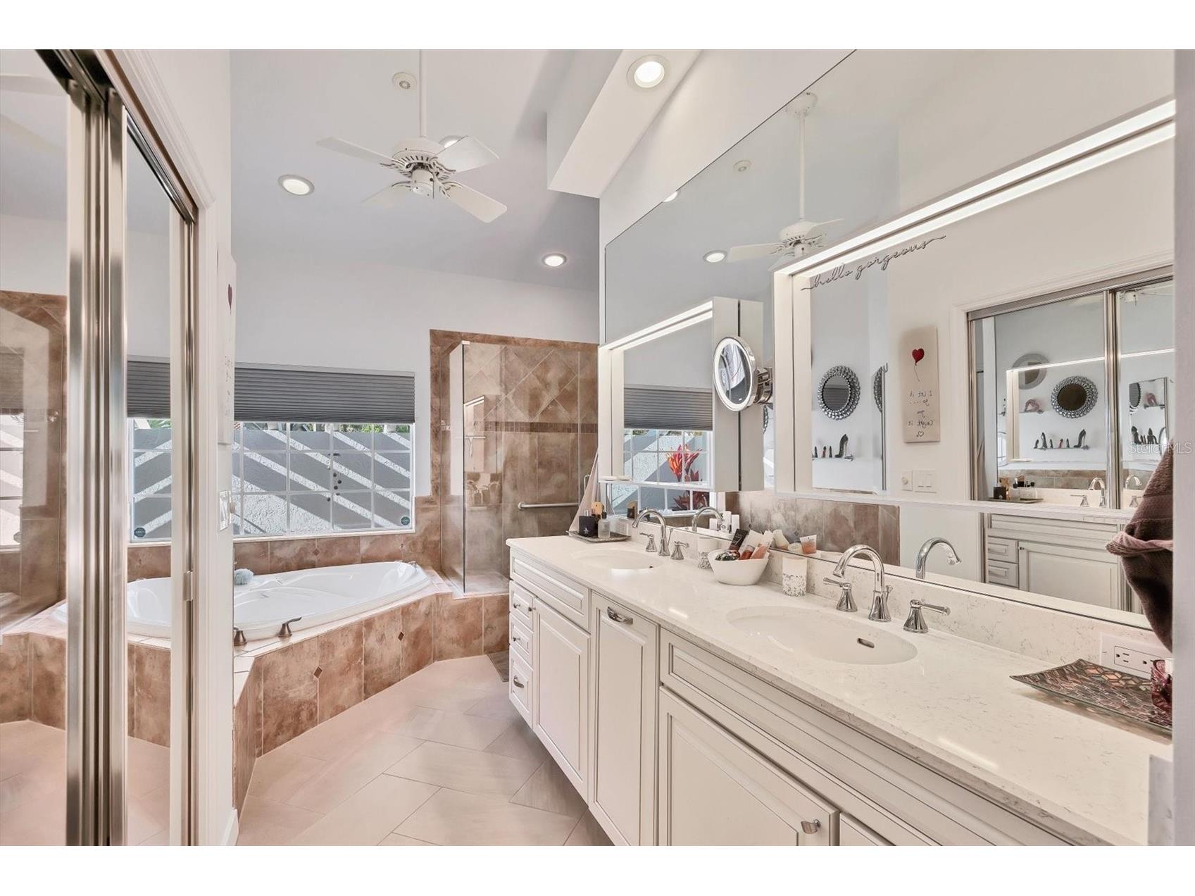 4305 Highland Oaks Circle Sarasota FL 34235 A4676006 image25