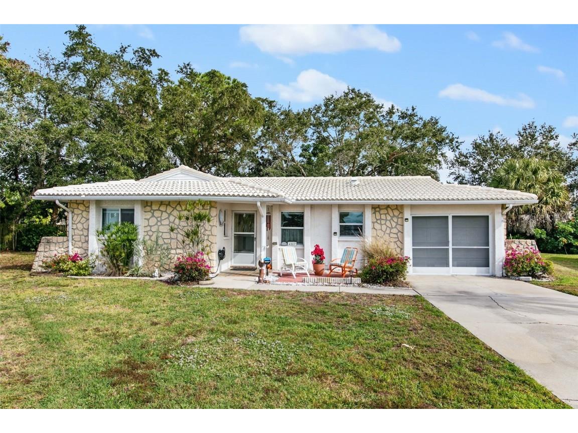 4307 Chinaberry Circle Bradenton FL 34208 A4593409 image1
