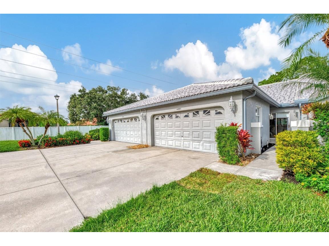 4307 Madeira Court #3202 Sarasota FL 34233 A4622995 image1