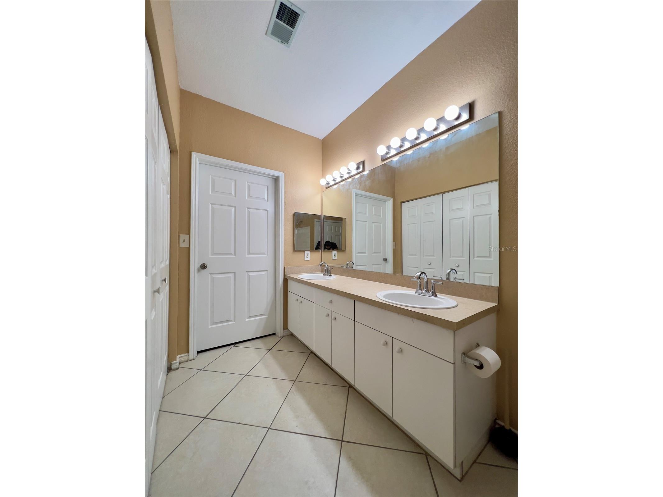 4309 Bayside Village Drive #102 Tampa FL 33615 TB8477657 image8