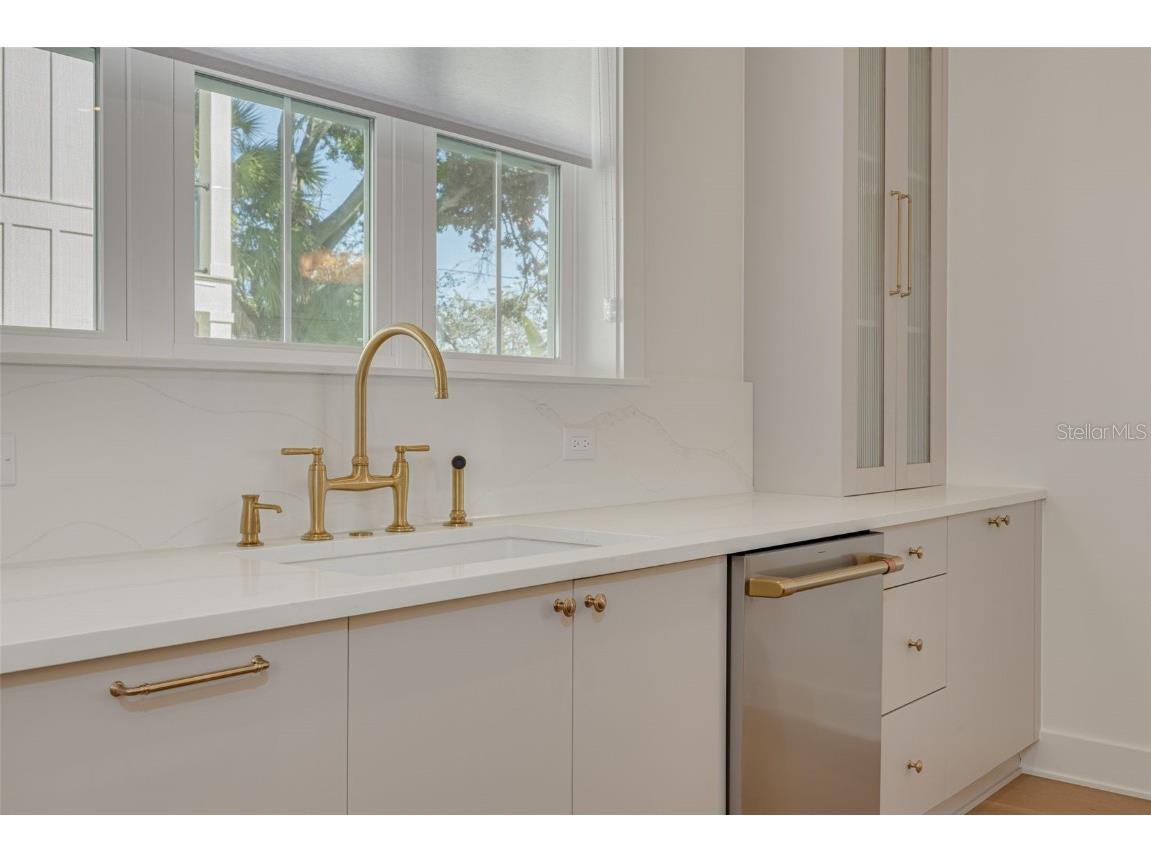 431 36th Avenue N Saint Petersburg FL 33704 TB8436310 image10