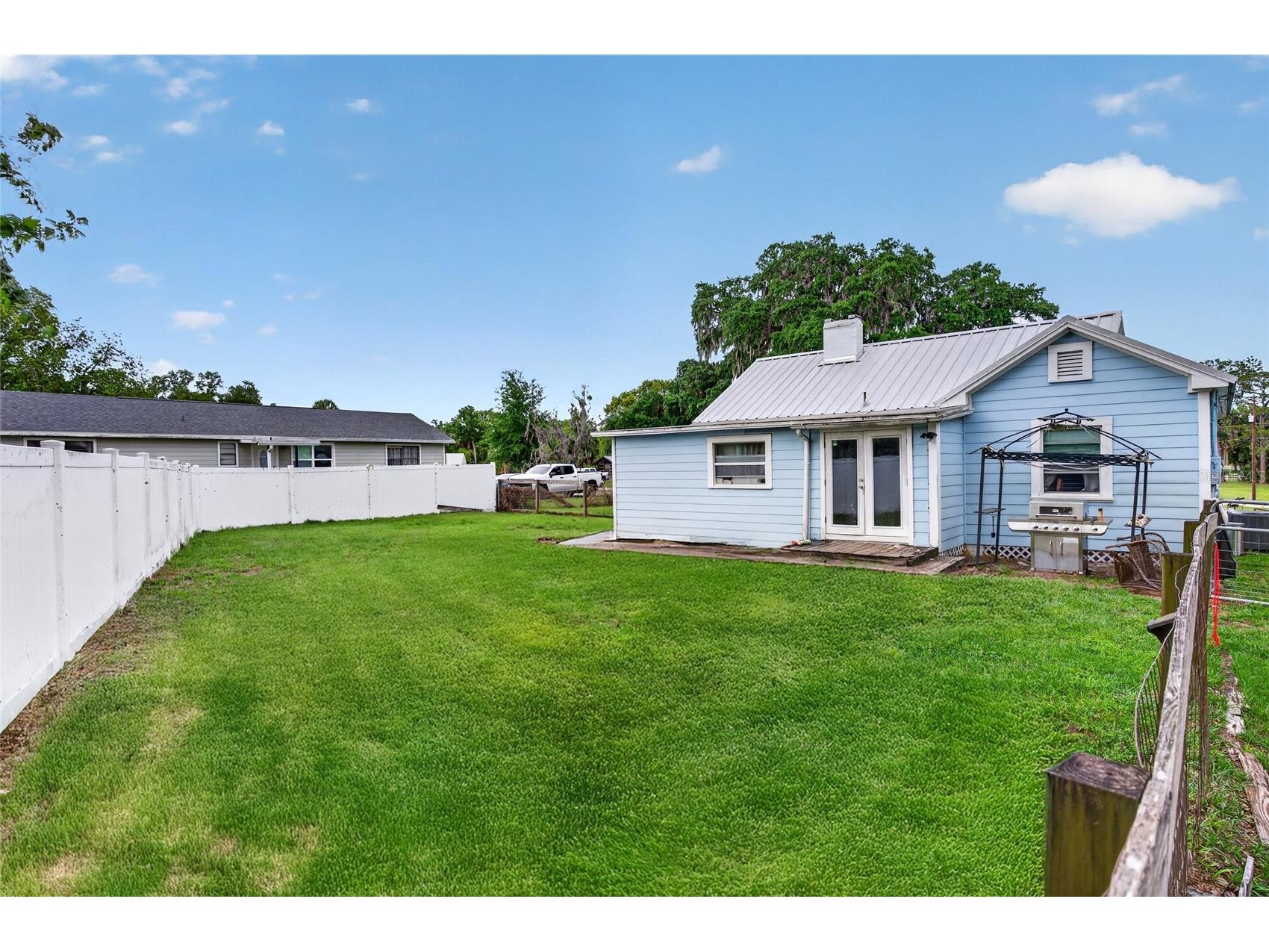 431 Edgewater Avenue Umatilla FL 32784 OM722541 image13