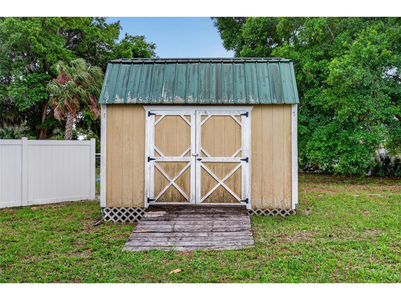 431 Edgewater Avenue Umatilla FL 32784 OM722541 image14