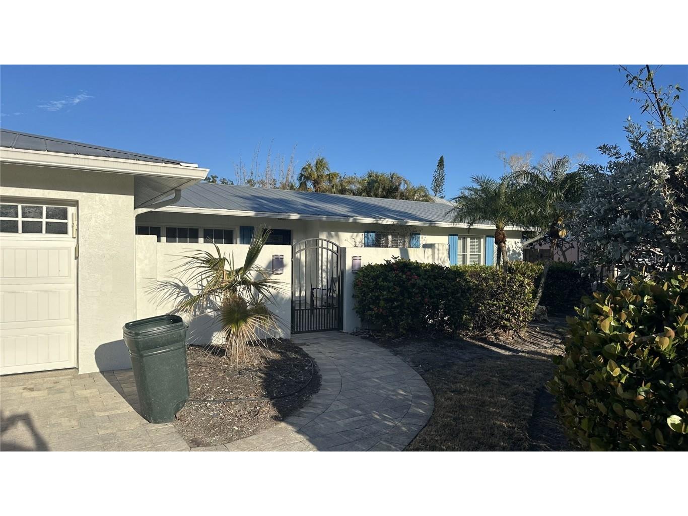 431 Island Circle Sarasota FL 34242 A4642278 image1