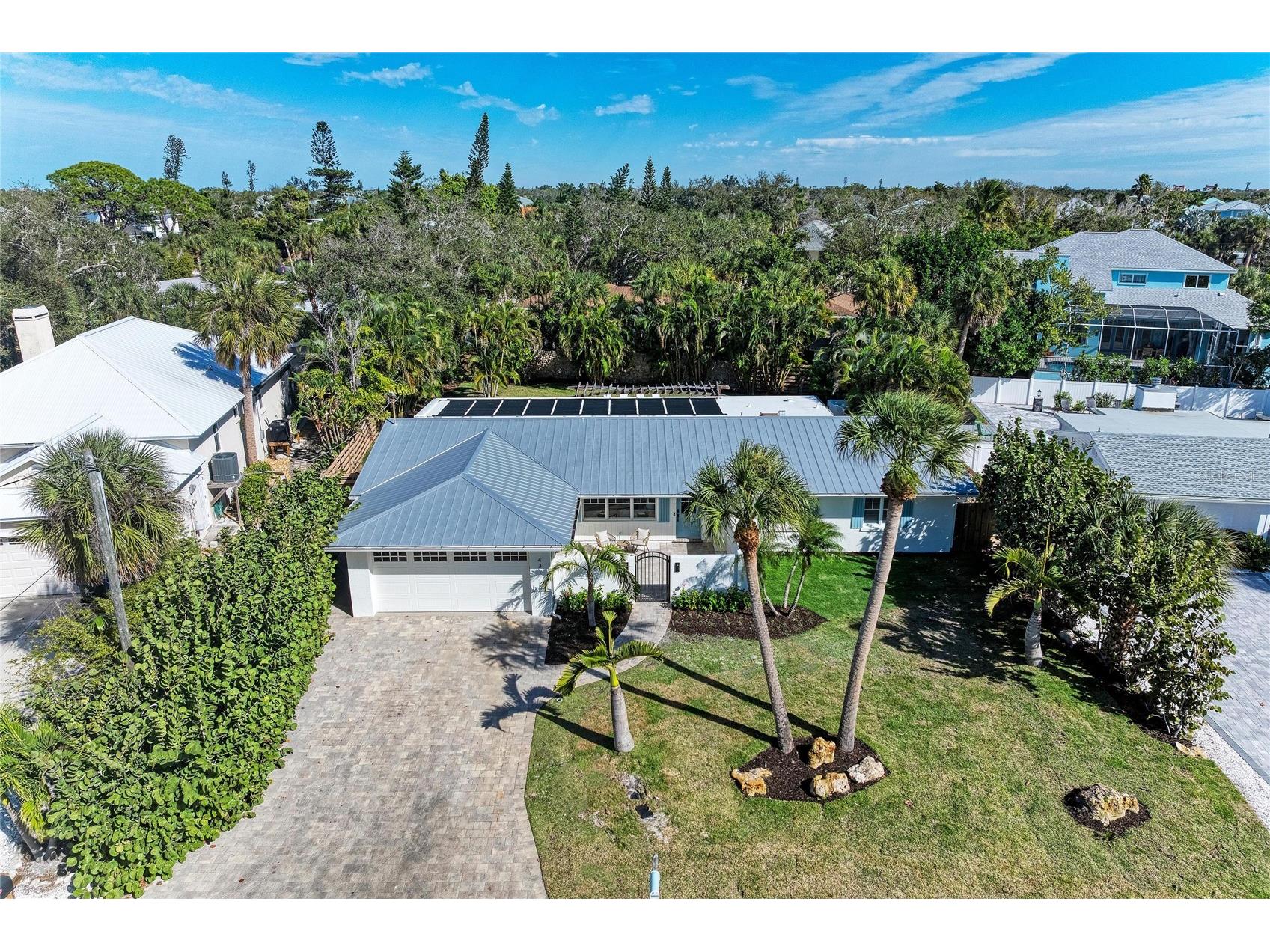 431 Island Circle Sarasota FL 34242 A4691247 image1