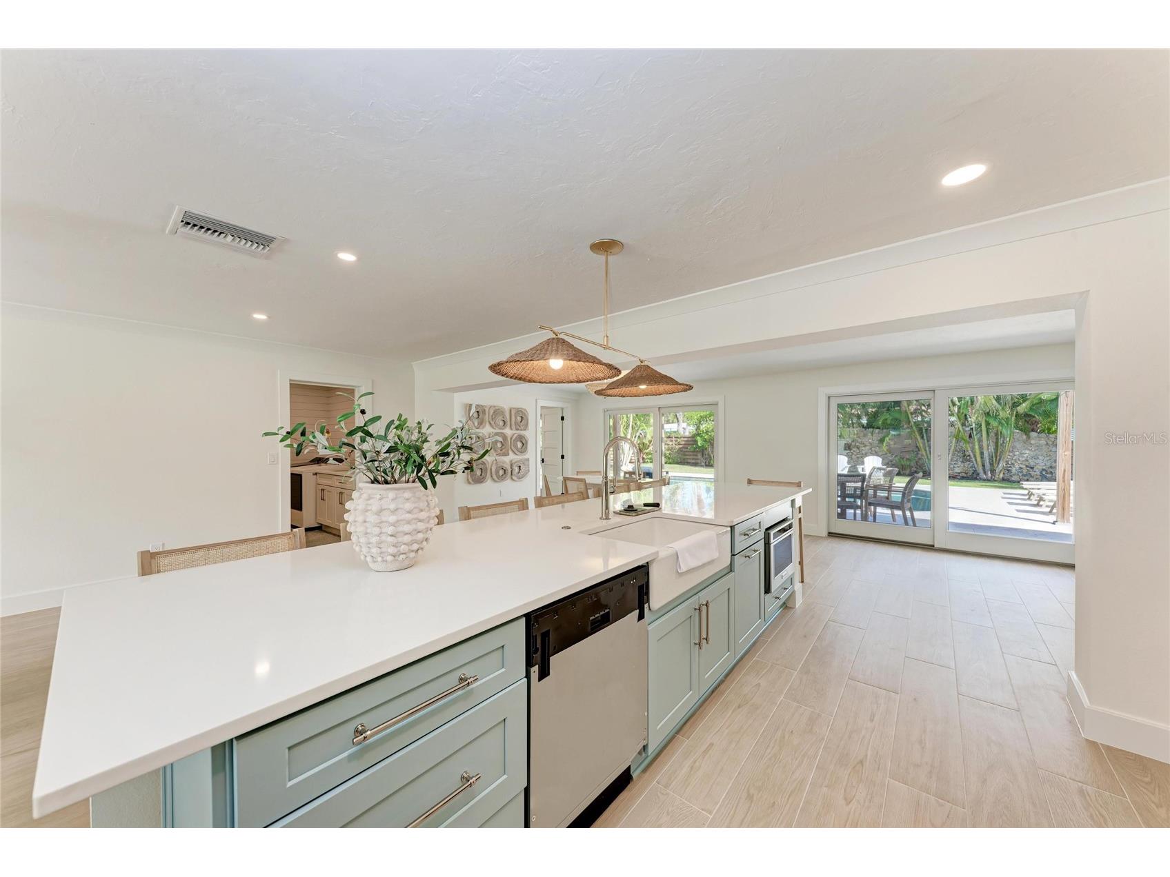 431 Island Circle Sarasota FL 34242 A4691247 image17