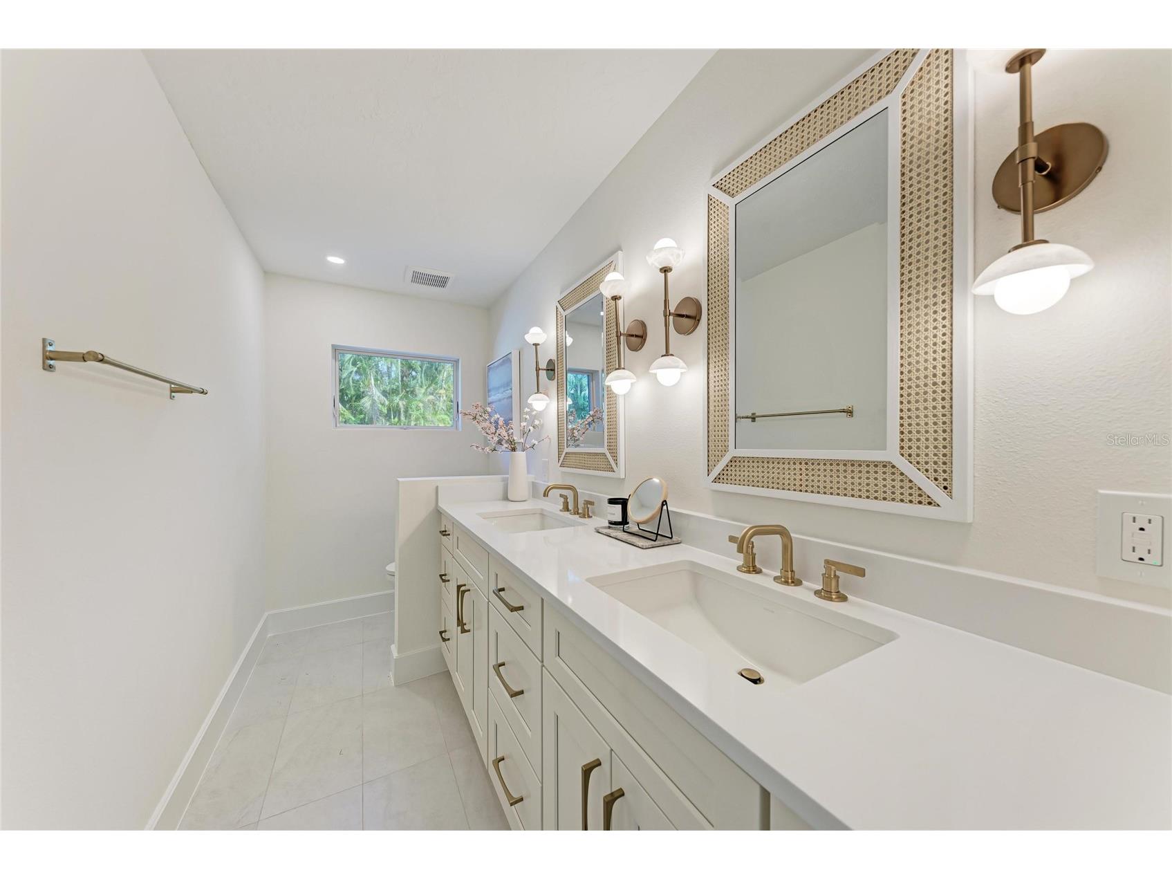 431 Island Circle Sarasota FL 34242 A4691247 image26