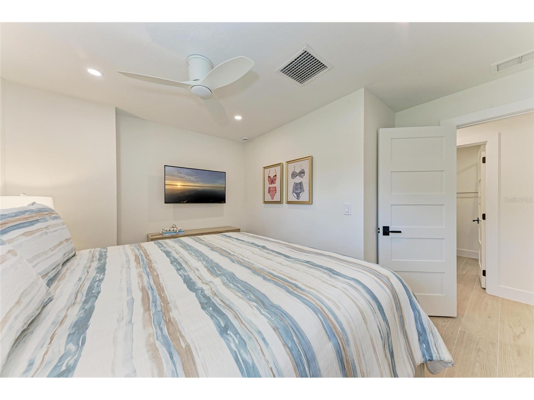 431 Island Circle Sarasota FL 34242 A4691247 image33