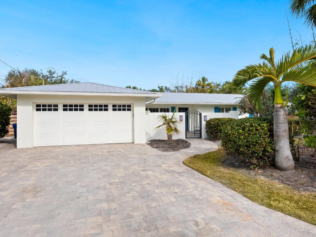 431 Island Circle Sarasota FL 34242 O6272492 image1