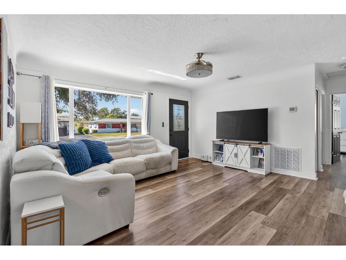 4311 25th Avenue N Saint Petersburg FL 33713 TB8442475 image8