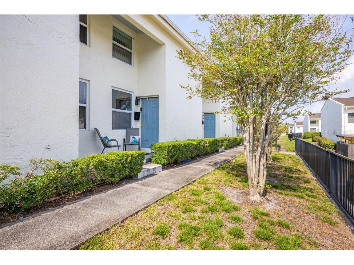 4314 La Mora Court Tampa FL 33611 TB8390147 image1