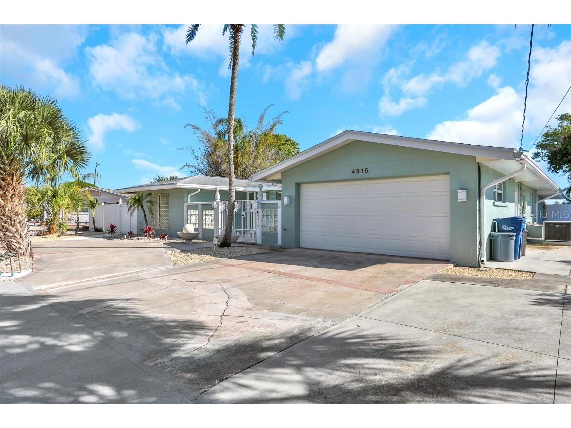 4315 Royal Palm Drive Bradenton FL 34210 A4523220 image38