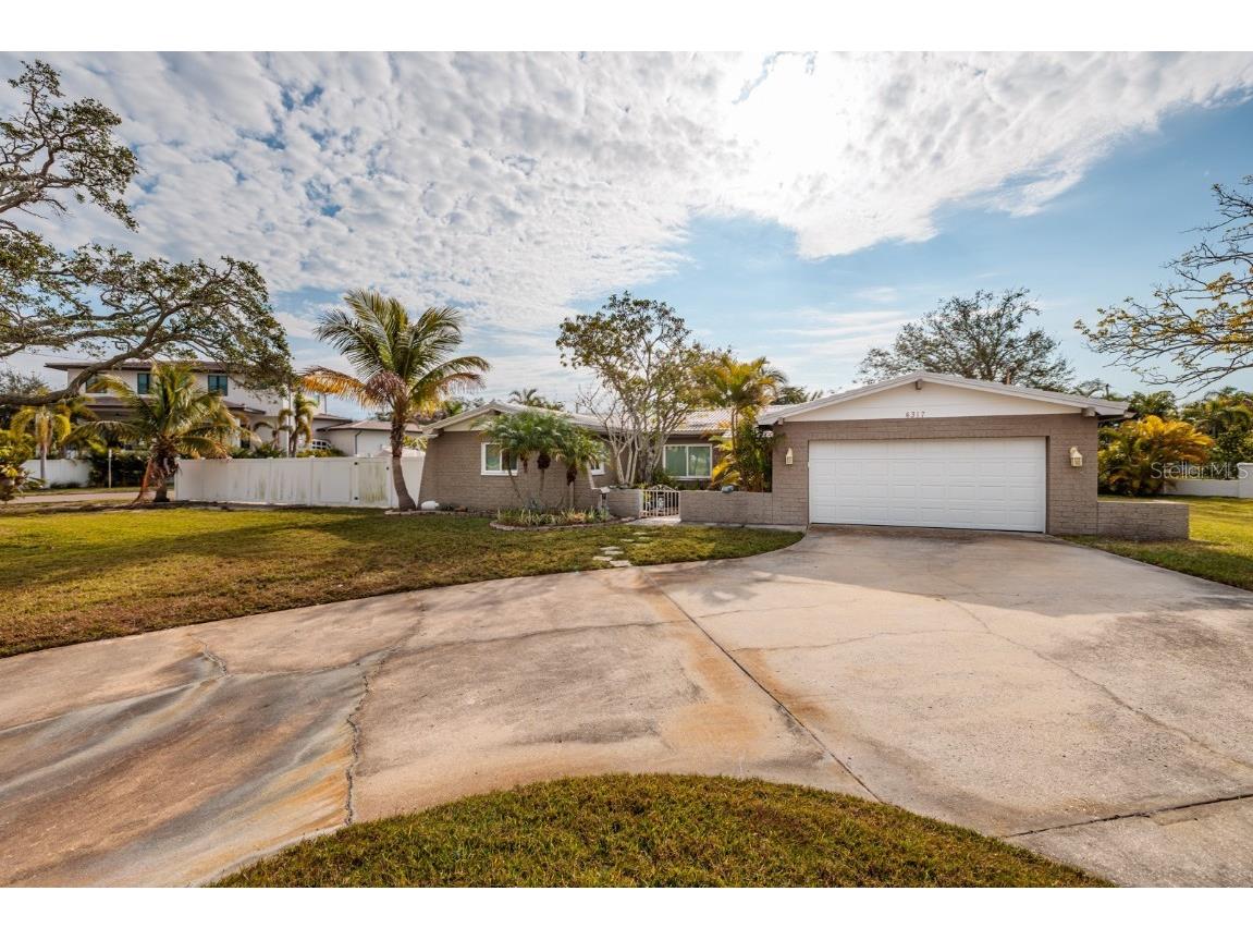 4317 Overlook Drive NE Saint Petersburg FL 33703 TB8339265 image1