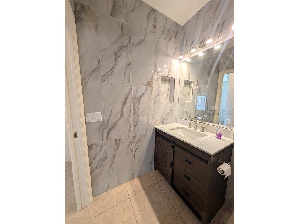 432 Sunset Lake Boulevard #205 Venice FL 34292 A4672597 image14