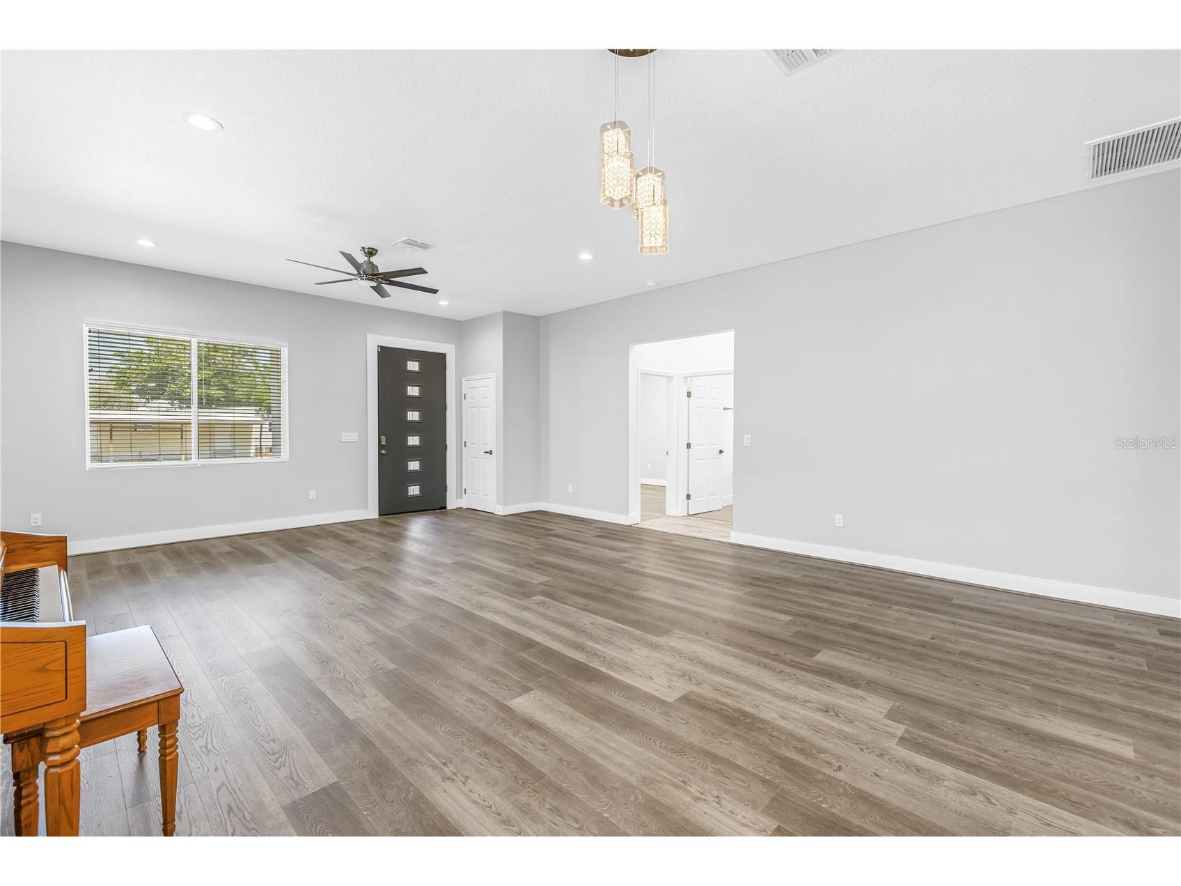 4320 56th Avenue N Saint Petersburg FL 33714 TB8487025 image8