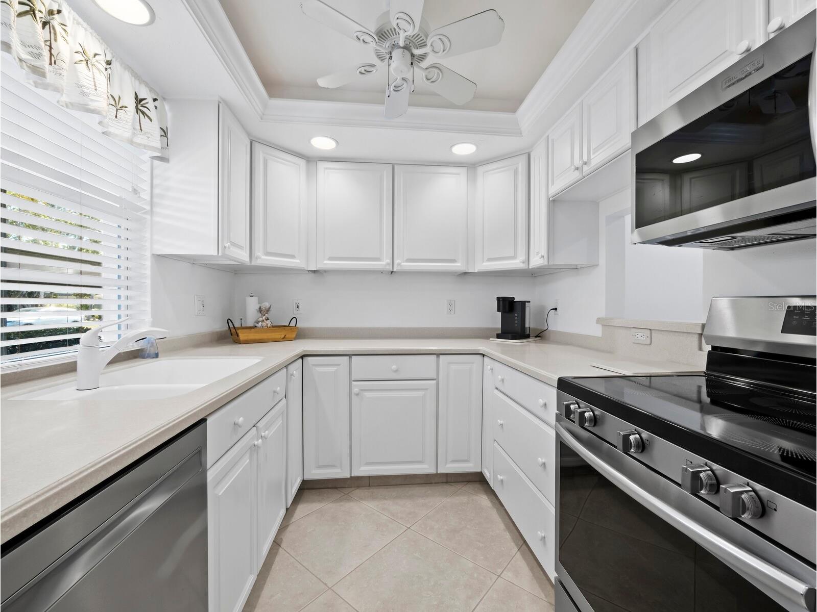 4320 Falmouth Drive #103 Longboat Key FL 34228 - INTRACOASTAL WATERWAY A4681530 image7