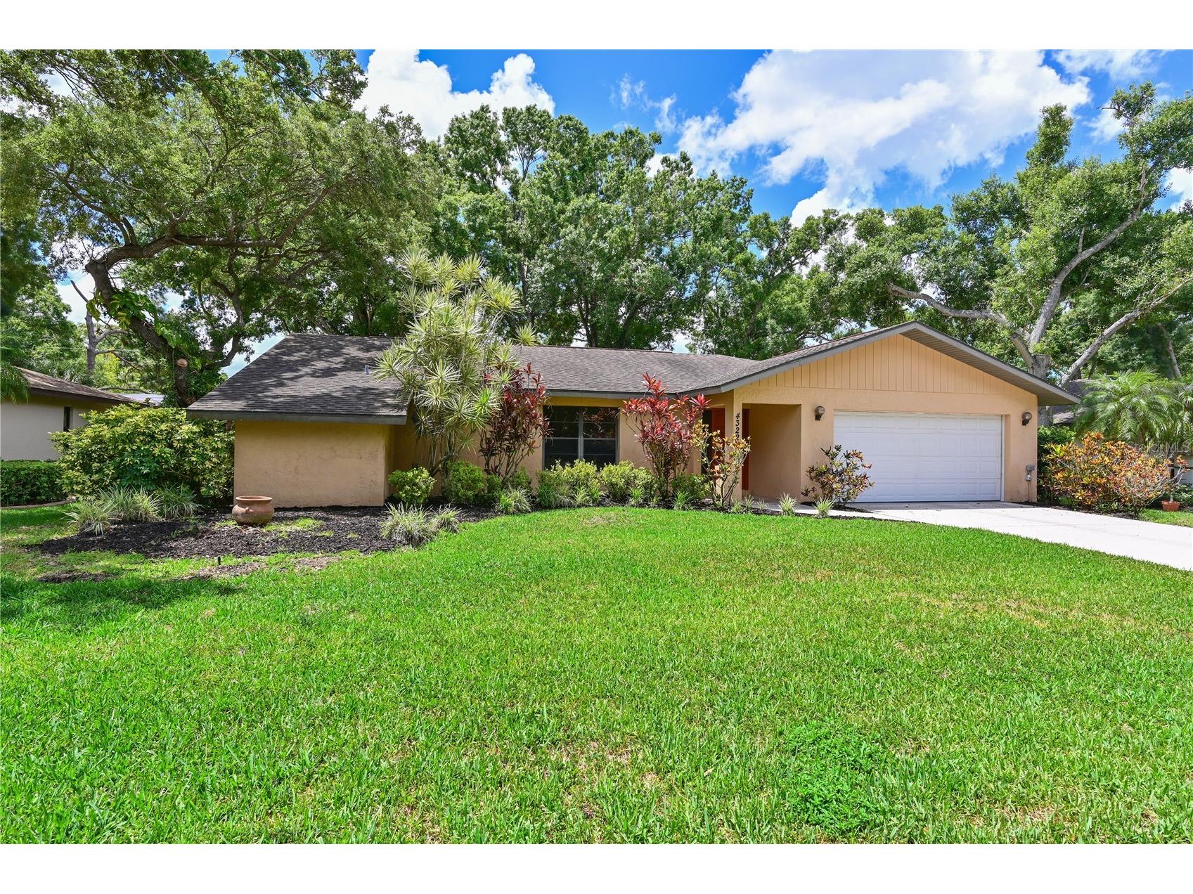 4322 Pasadena Court Sarasota FL 34233 A4694489 image1