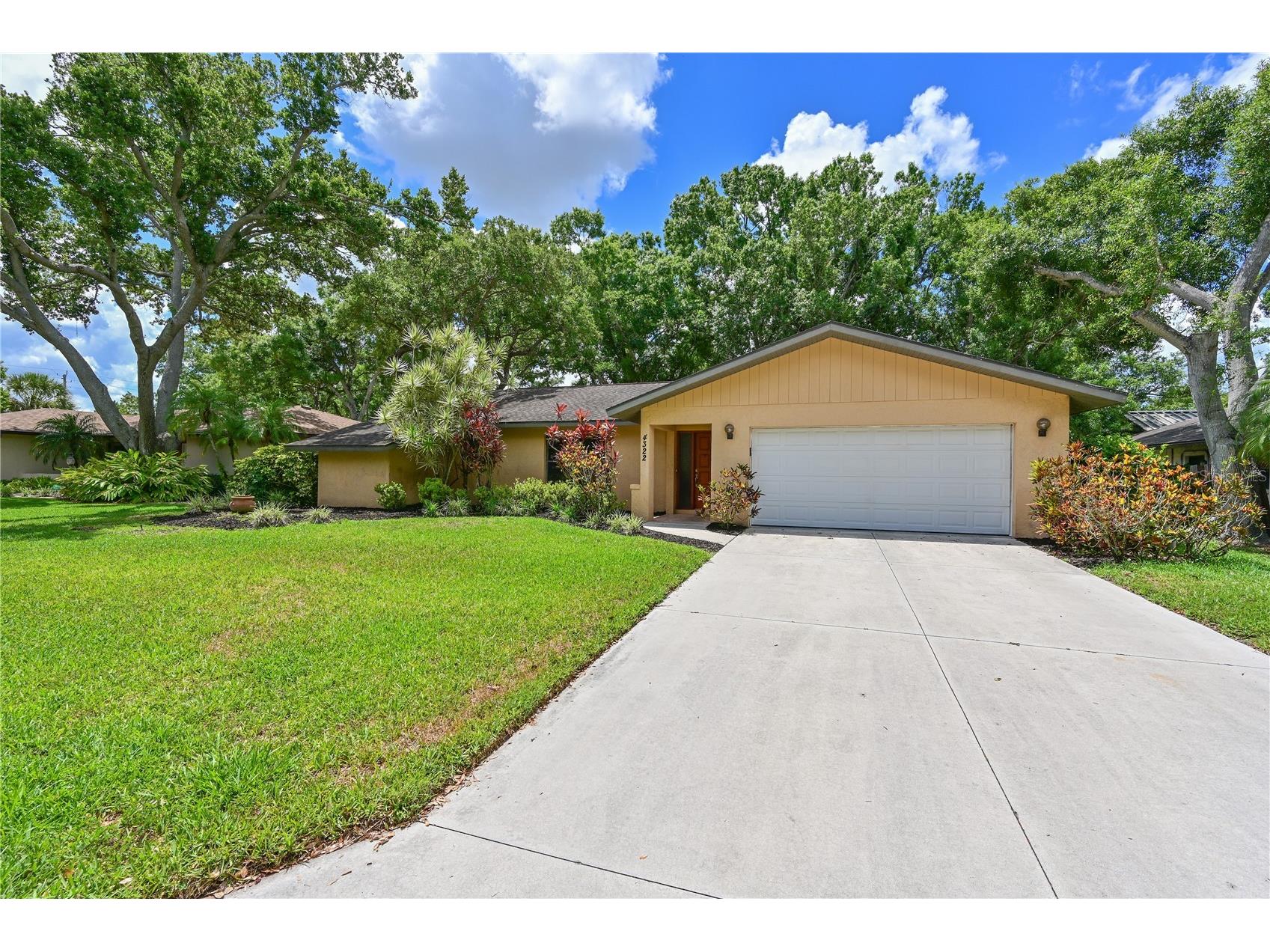 4322 Pasadena Court Sarasota FL 34233 A4694489 image2