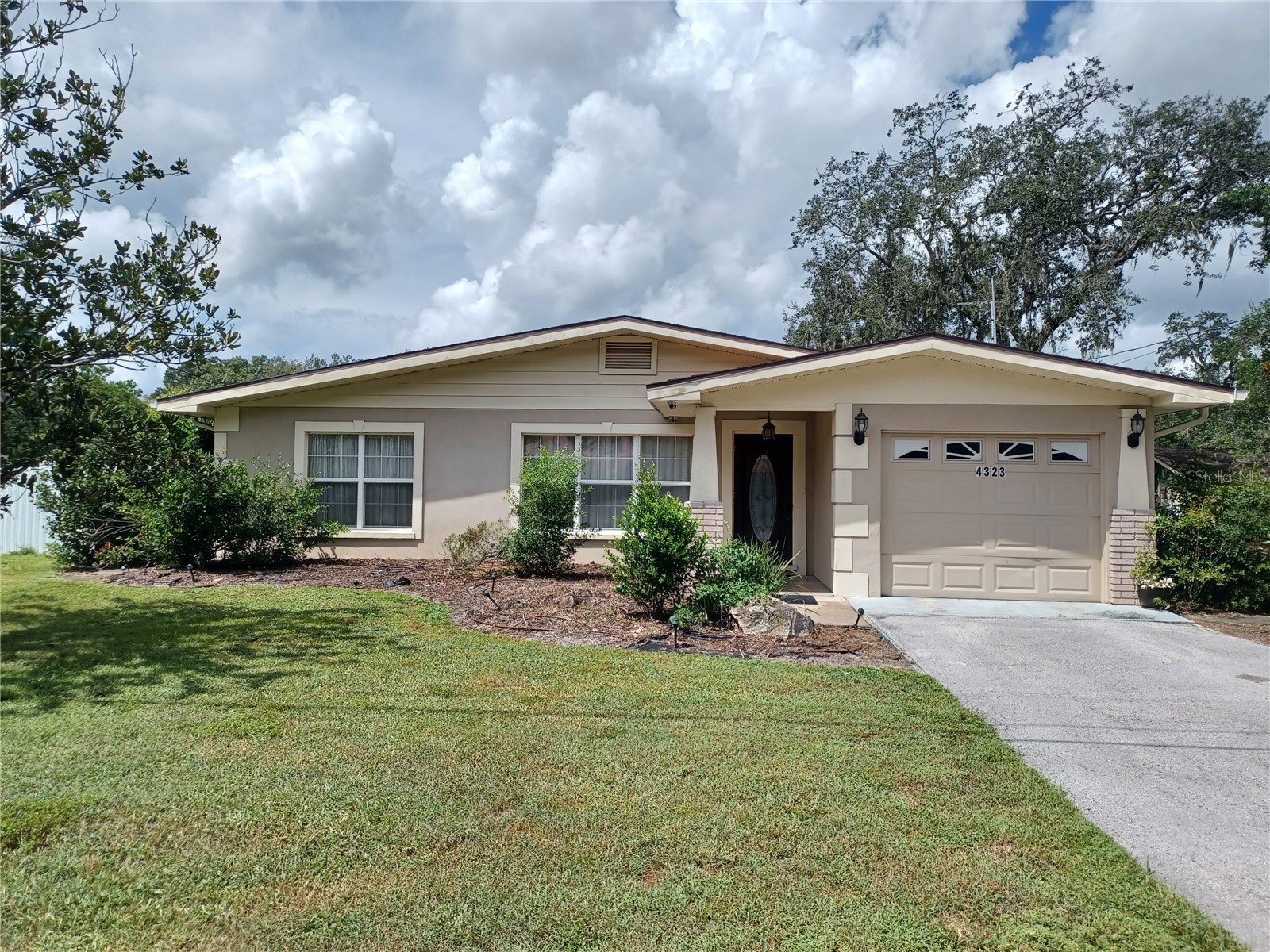 4323 5th Street Zephyrhills FL 33542 TB8426097 image1