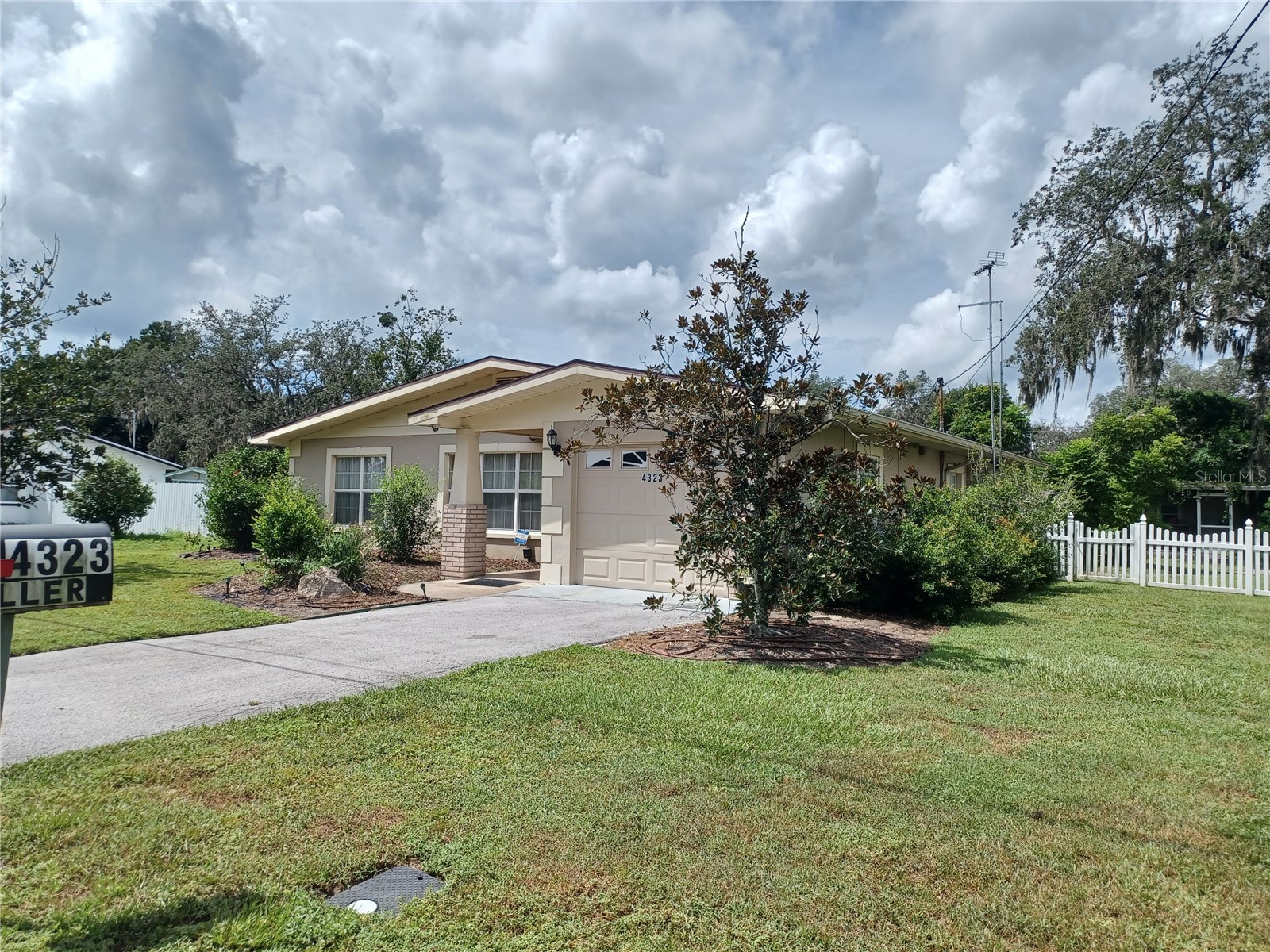 4323 5th Street Zephyrhills FL 33542 TB8426097 image2