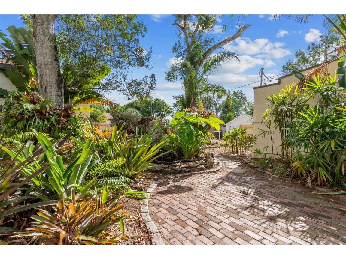 4326 3rd Avenue S Saint Petersburg FL 33711 TB8453288 image70