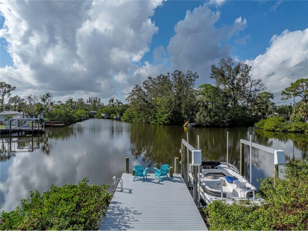 4326 Huntington Street NE Saint Petersburg FL 33703 - BUTTERFLY LAKE TB8334344 image1