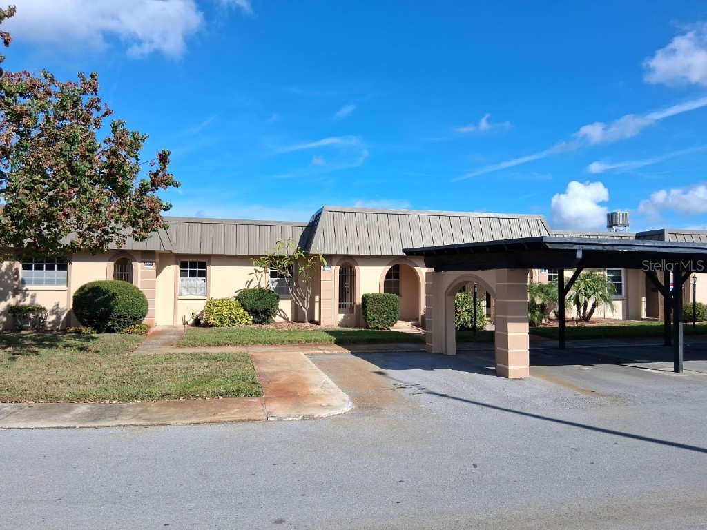 4326 Summersun Drive New Port Richey FL 34652 - GEYSER LAKE W7881043 image1