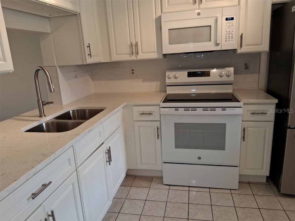 4326 Summersun Drive New Port Richey FL 34652 - GEYSER LAKE W7881043 image7