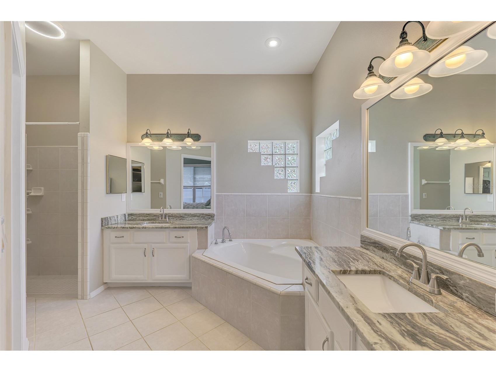 4327 Manfield Drive Venice FL 34293 C7528224 image38