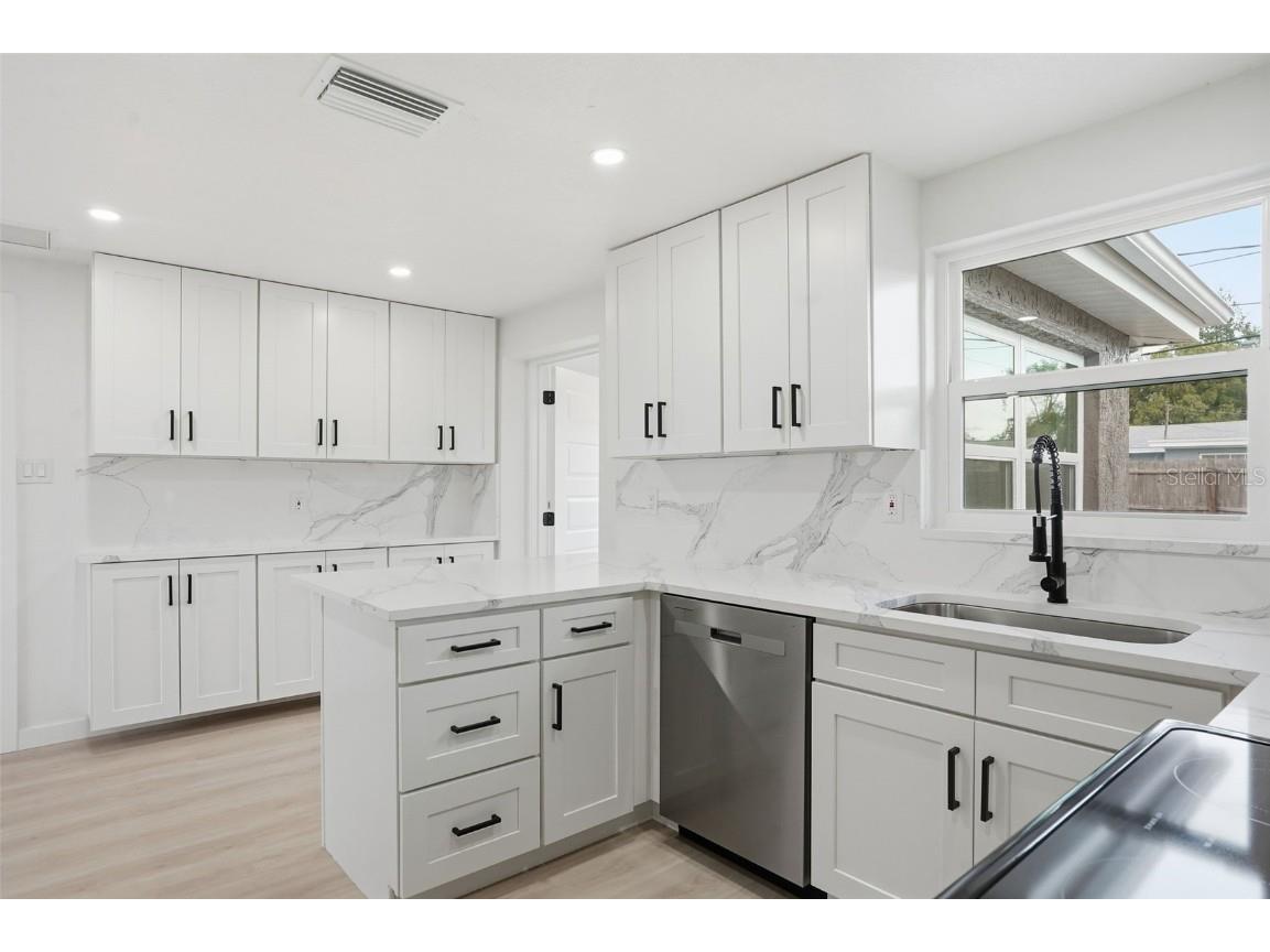 4327 Newgate Avenue Holiday FL 34691 TB8457602 image12