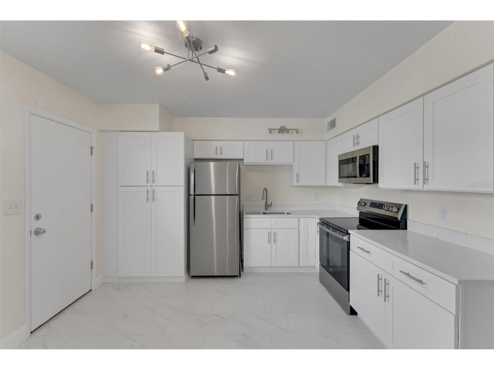 4328 Edgewater Drive #D106 Orlando FL 32804 - LAKE FAIRVIEW O6413478 image3